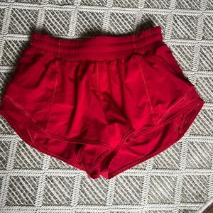 Lululemon hotty hot size 4, 2.5” inseam, red